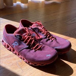 Barely worn On Running Sneakers Size 9.5